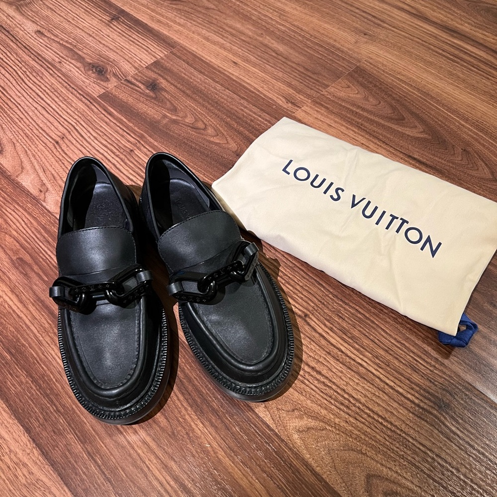 Brand New Louis Vuitton academy Chain Loafer